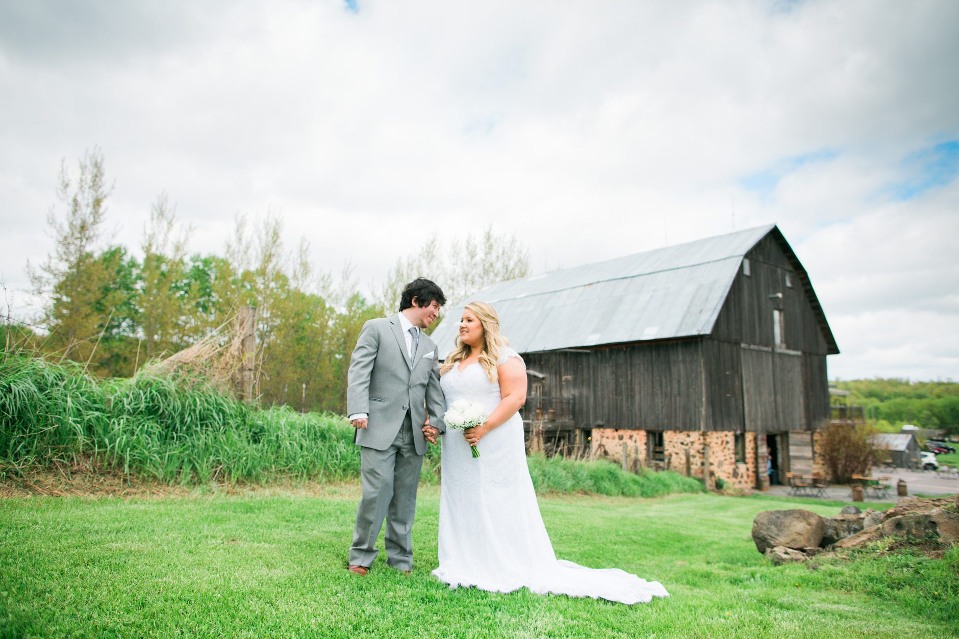 Enchanted-Barn-WI-Wedding-EileenKPhotography-0354