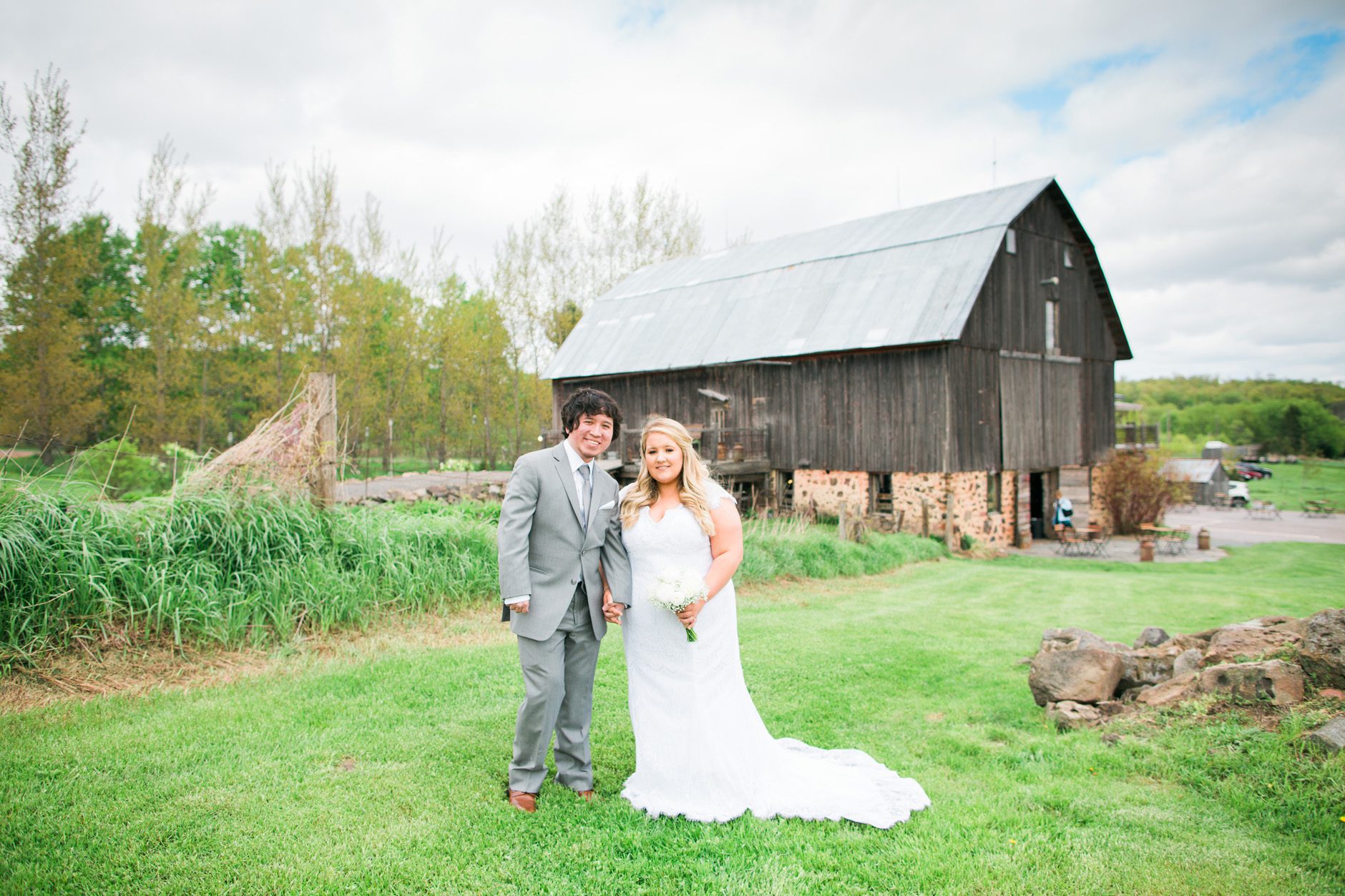 Enchanted-Barn-WI-Wedding-EileenKPhotography-0358